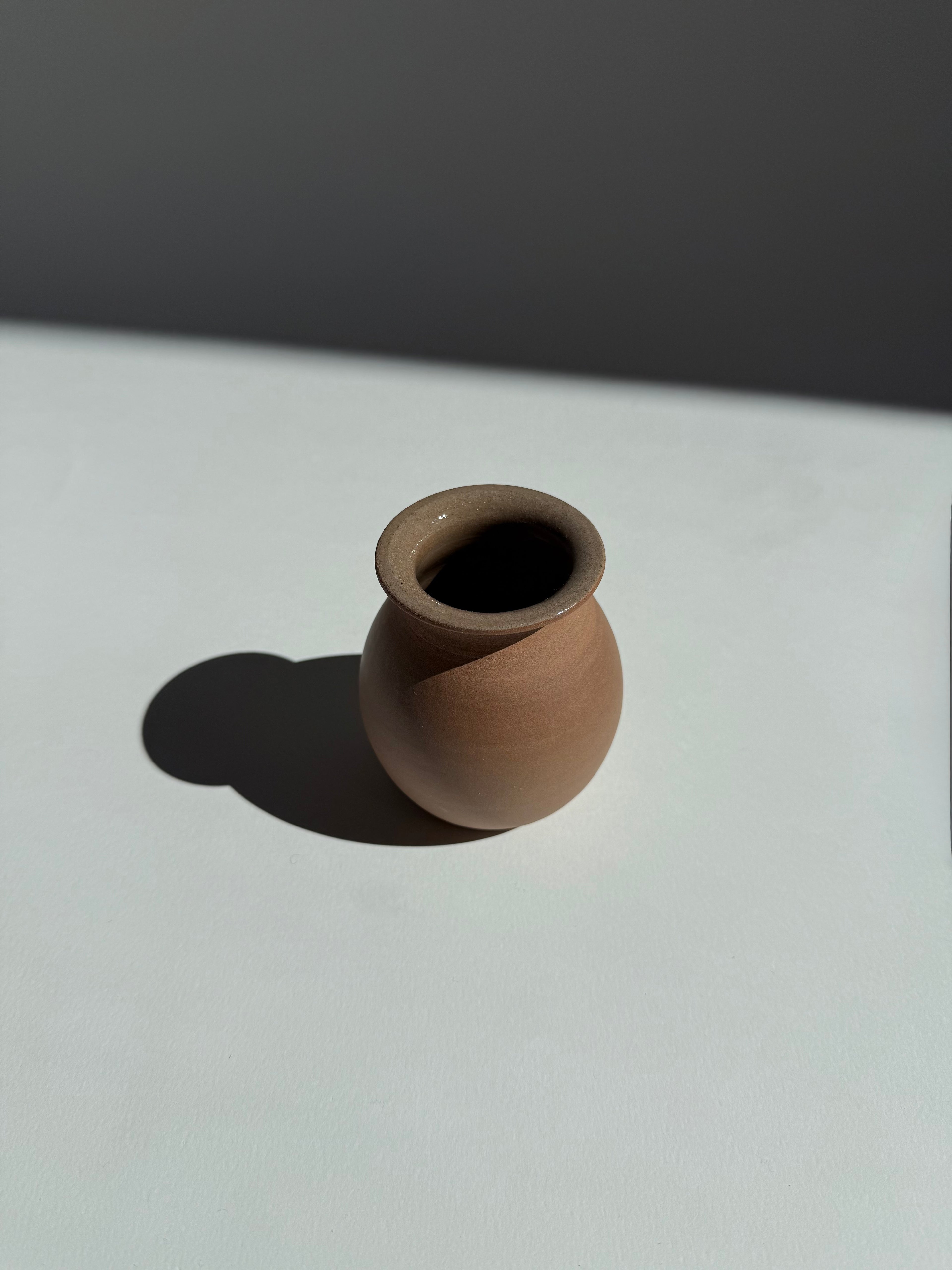 Tiny Vase in Caramel