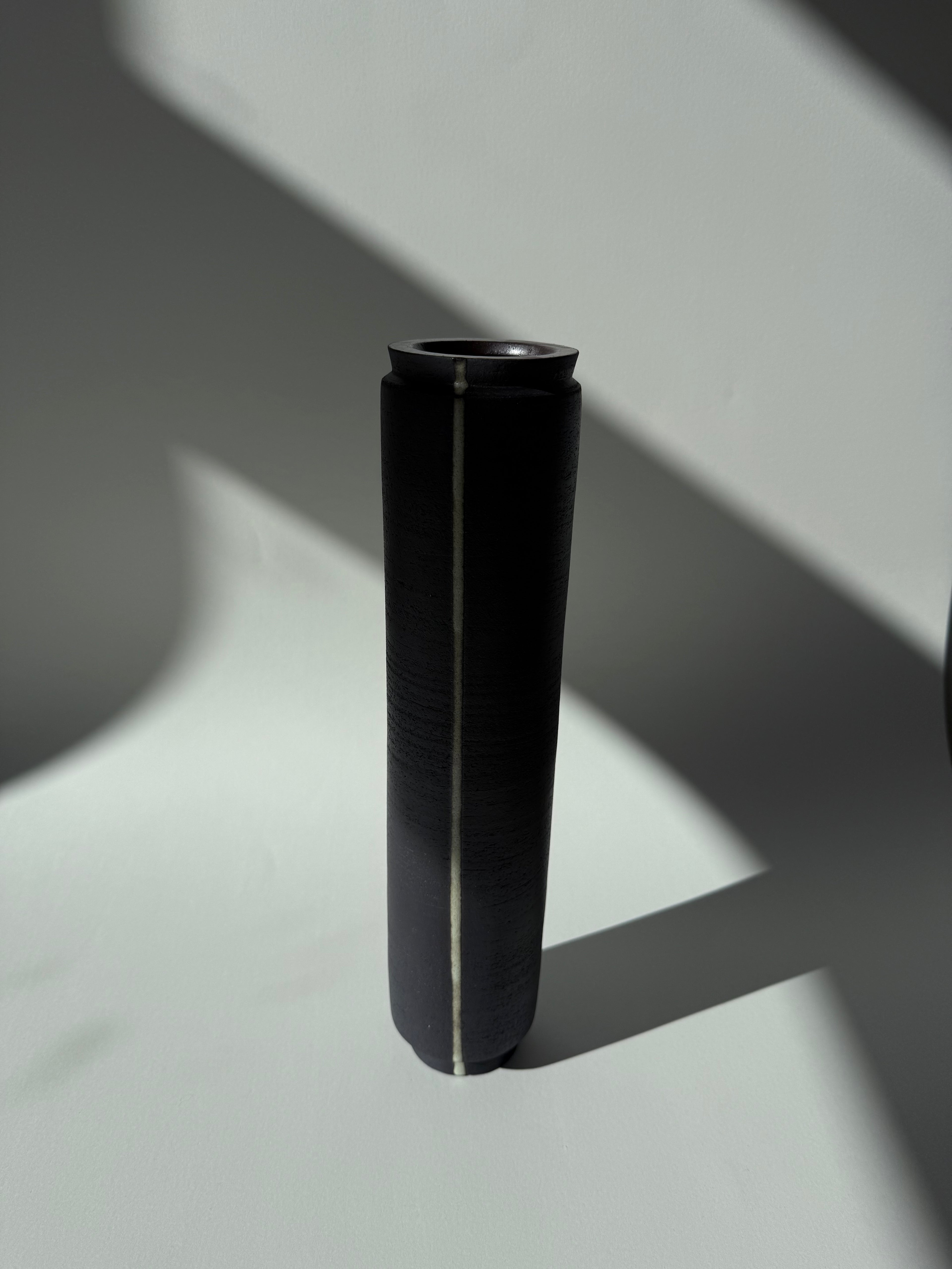 Tall Vase - One Line